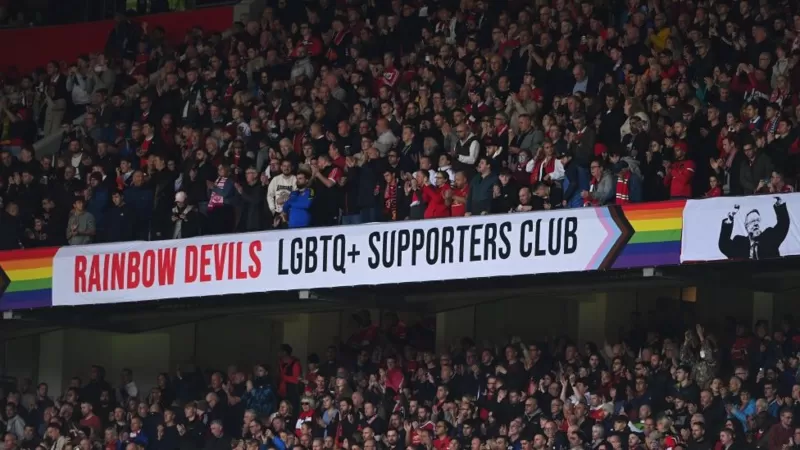  العديد من الأندية الإنجليزية لديها مجموعات لدعم مجتمع الميم، لكن لا تزال الملاعب مخيفة بالنسبة للمثليين بحسب BBC
